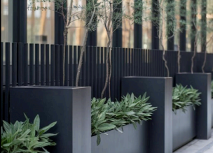 أحواض زراعة (خشب / بلاستيك)